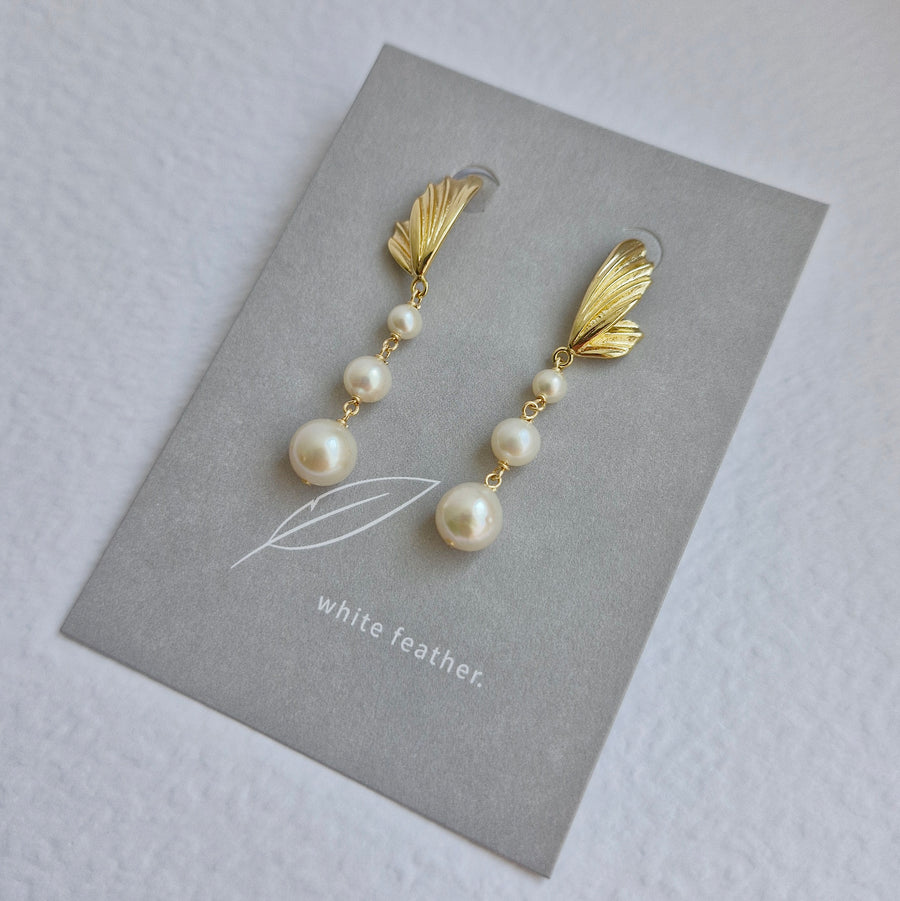 Graduated Pearl Earrings | 18k Gold-plated Mirror Butterfly Wing Earpost