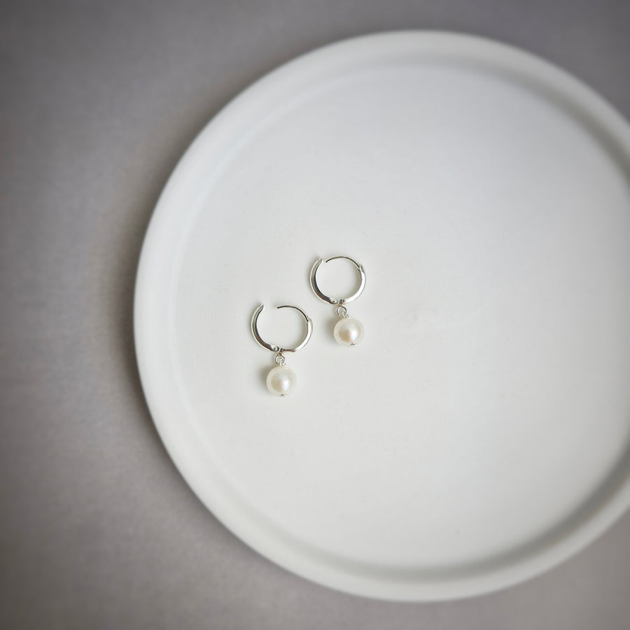 Small Freshwater Pearl Leverback Hoop Earrings / 925 Silver