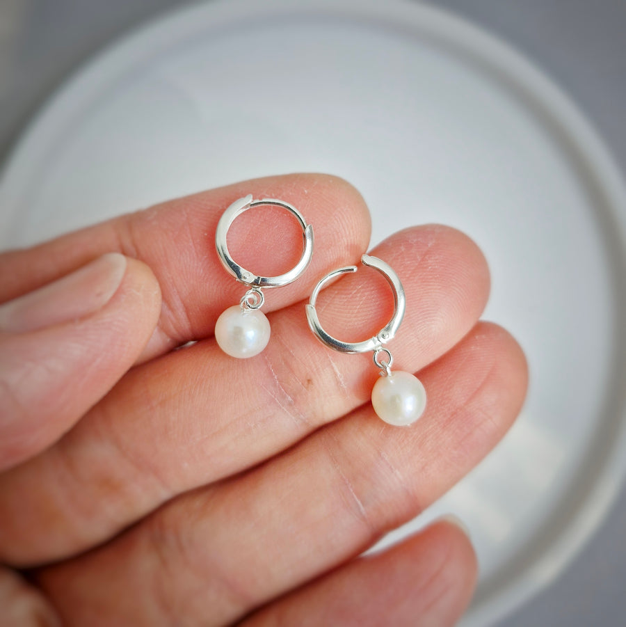 Small Freshwater Pearl Leverback Hoop Earrings / 925 Silver