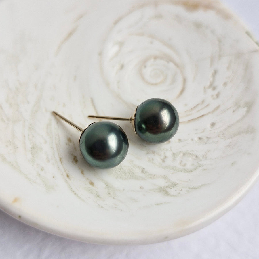 Tahitian Pearl Earstuds #17 (Dark Grey/Green Overtone) / 14k Gold-filled
