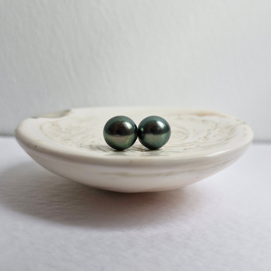 Tahitian Pearl Earstuds #17 (Dark Grey/Green Overtone) / 14k Gold-filled