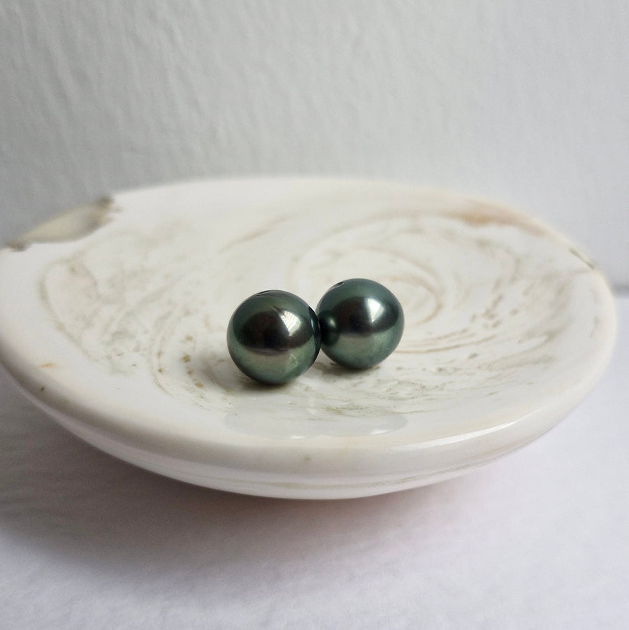 Tahitian Pearl Earstuds #17 (Dark Grey/Green Overtone) / 14k Gold-filled