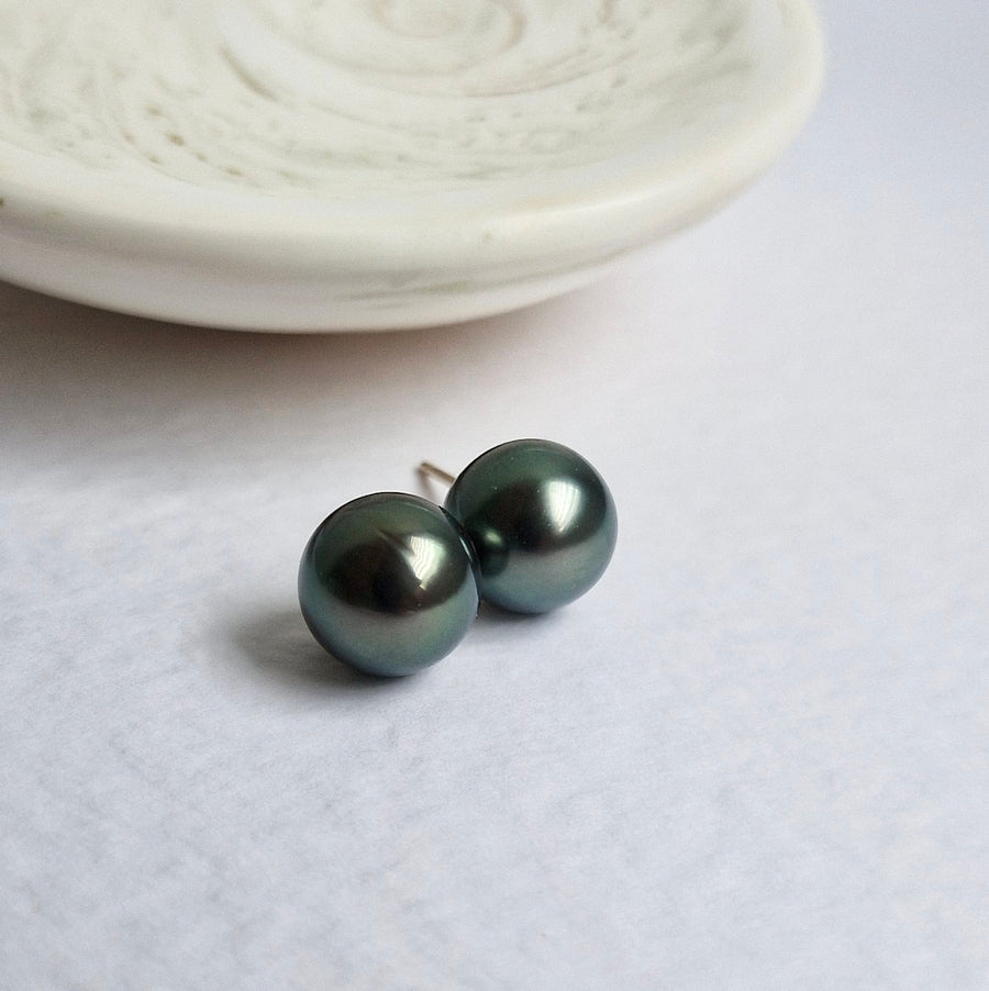 Tahitian Pearl Earstuds #17 (Dark Grey/Green Overtone) / 14k Gold-filled
