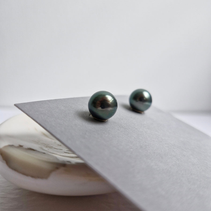 Tahitian Pearl Earstuds #17 (Dark Grey/Green Overtone) / 14k Gold-filled