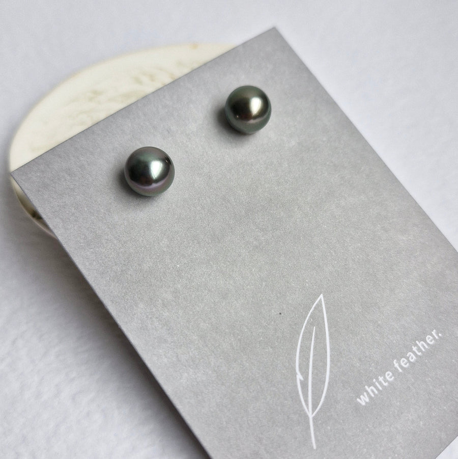 Tahitian Pearl Earstuds #19 (Dark Grey/Purple Overtone) / 14k Gold-filled