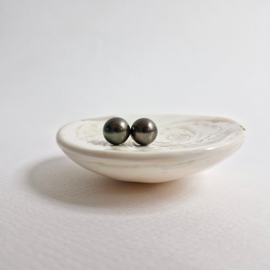 Tahitian Pearl Earstuds #22 (Dark Grey/Purple Overtone) / 14k Gold-filled