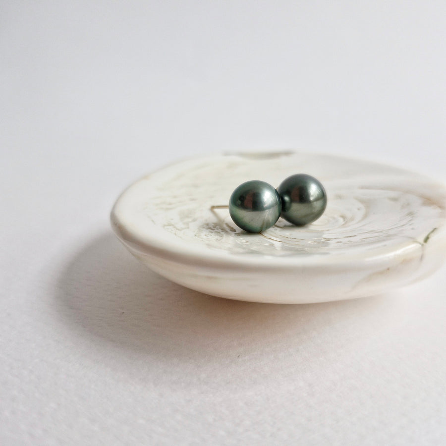 Tahitian Pearl Earstuds #25 (Dark Grey/Green Overtone) / 14k Gold-filled