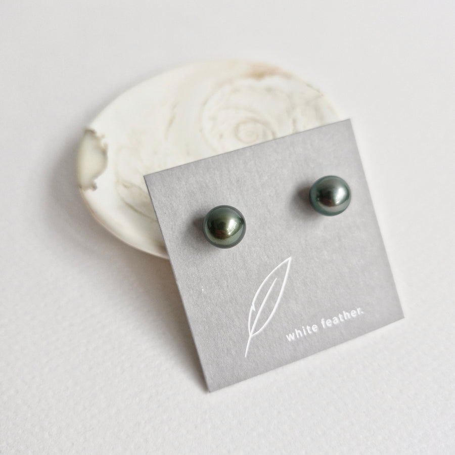 Tahitian Pearl Earstuds #25 (Dark Grey/Green Overtone) / 14k Gold-filled