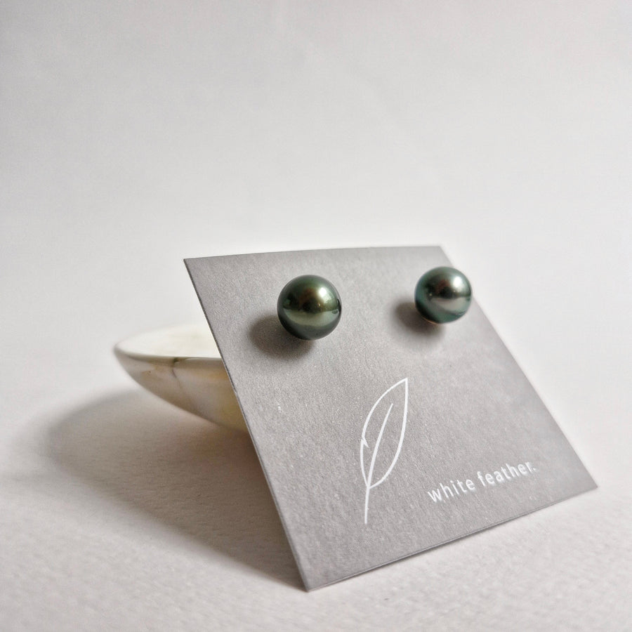 Tahitian Pearl Earstuds #25 (Dark Grey/Green Overtone) / 14k Gold-filled