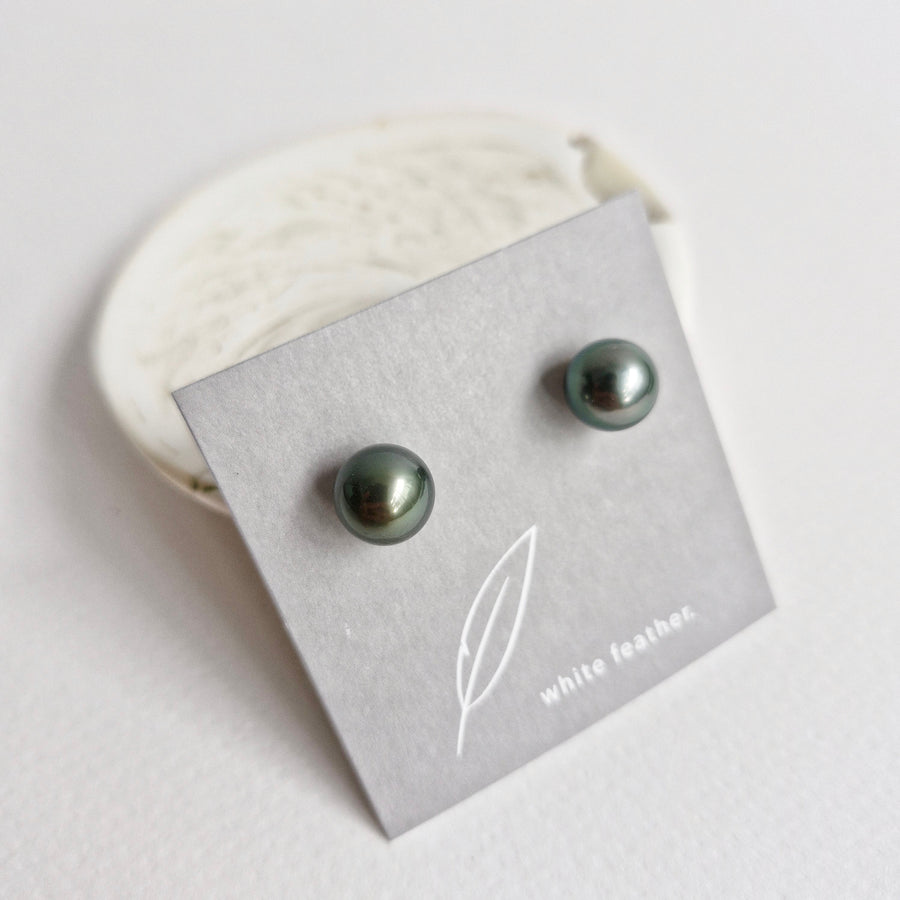 Tahitian Pearl Earstuds #25 (Dark Grey/Green Overtone) / 14k Gold-filled