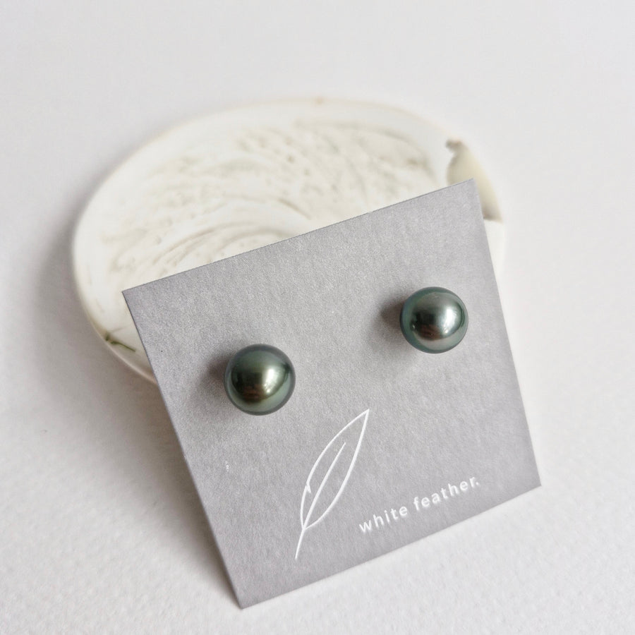 Tahitian Pearl Earstuds #25 (Dark Grey/Green Overtone) / 14k Gold-filled