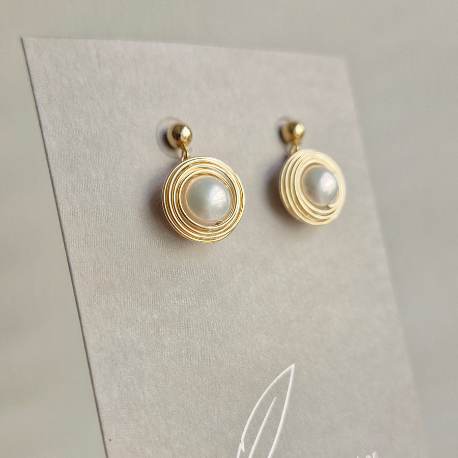 Cyra Freshwater Pearl Earrings / 14k Gold-filled Hoops