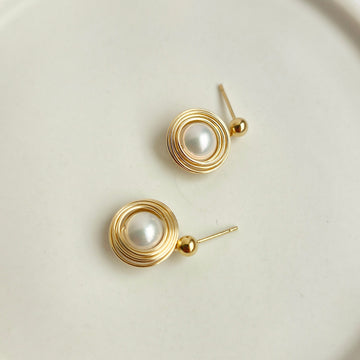 Cyra Freshwater Pearl Earrings / 14k Gold-filled Hoops