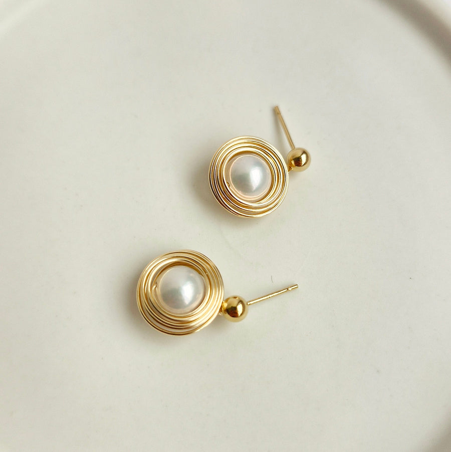 Cyra Freshwater Pearl Earrings / 14k Gold-filled Hoops