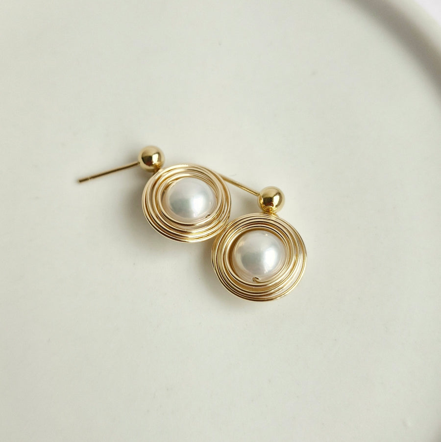 Cyra Freshwater Pearl Earrings / 14k Gold-filled Hoops