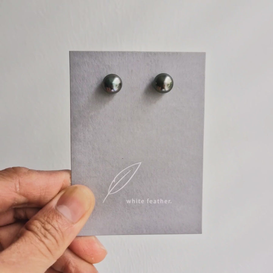 Tahitian Pearl Earstuds #19 (Dark Grey/Purple Overtone) / 14k Gold-filled