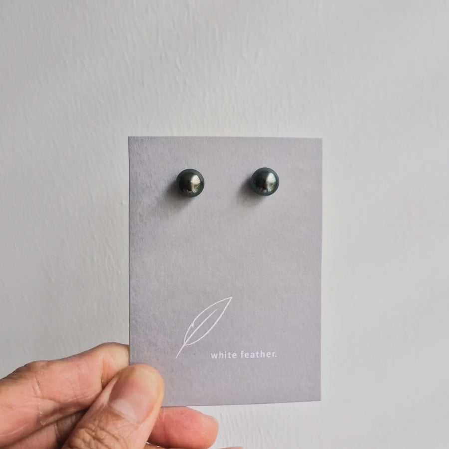 Tahitian Pearl Earstuds #17 (Dark Grey/Green Overtone) / 14k Gold-filled