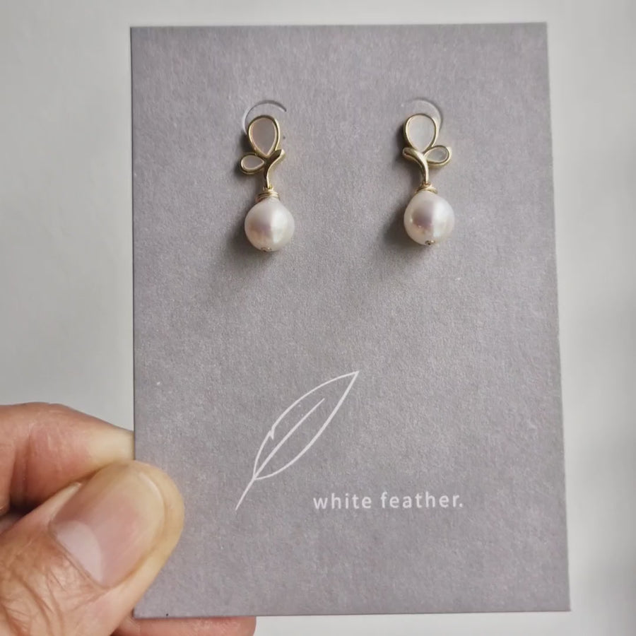 Butterfly Pearl Earrings | 18k Gold-plated