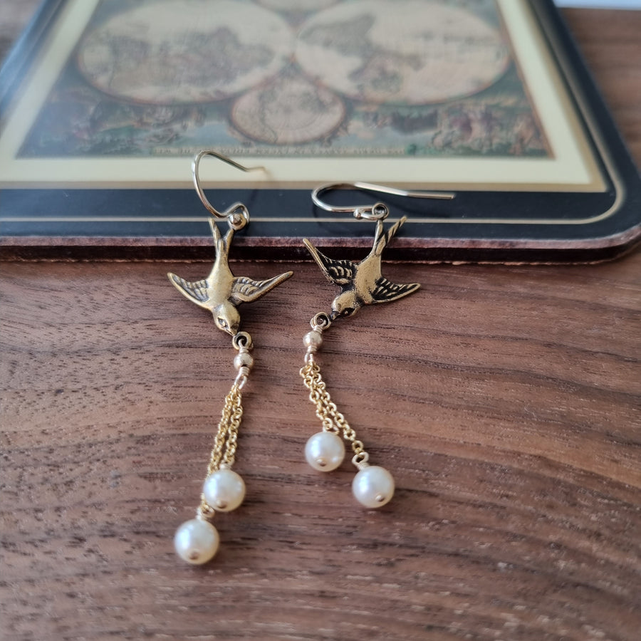 Tori Earrings / Austrian Pearls
