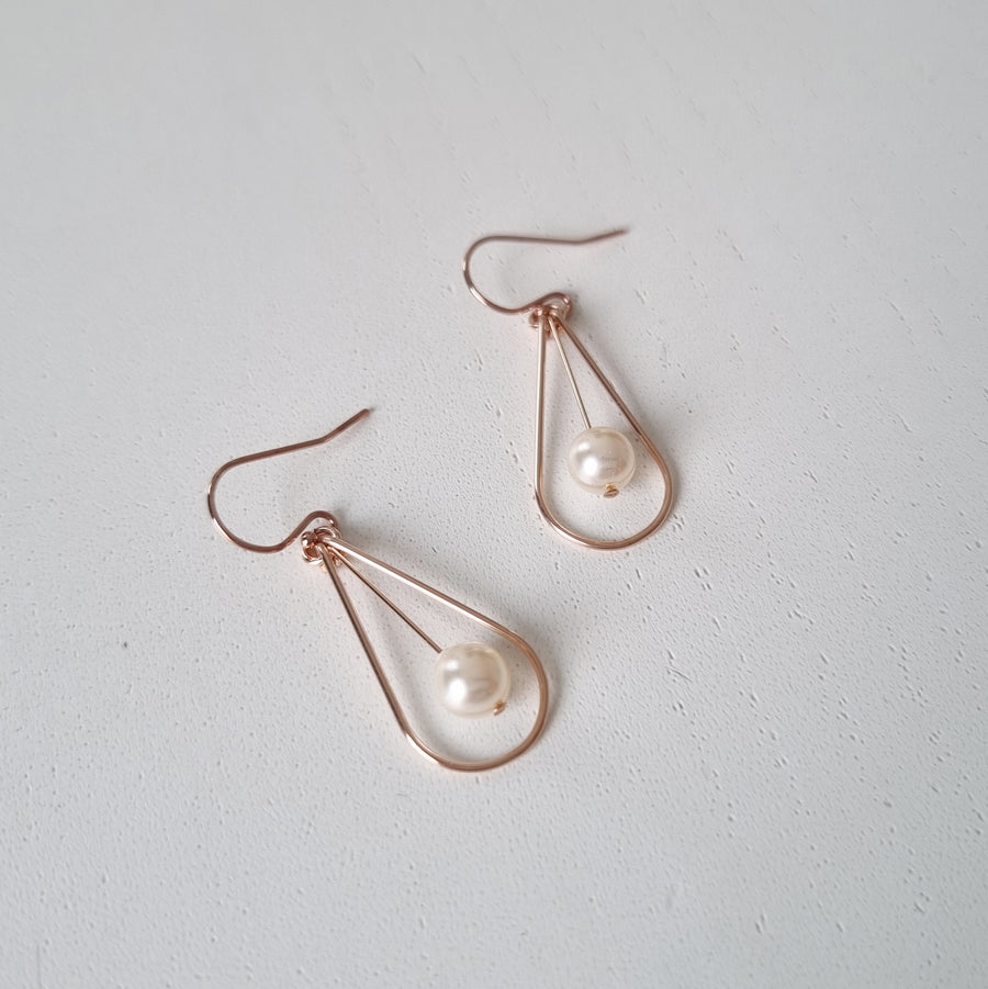 Dew Drop Earrings / Austrian Pearl