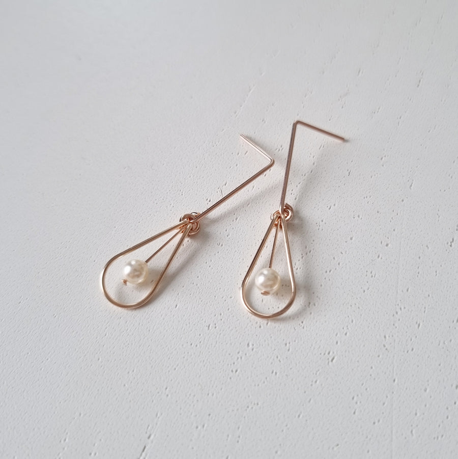 Dew Drop Stud Earrings / Austrian Pearl