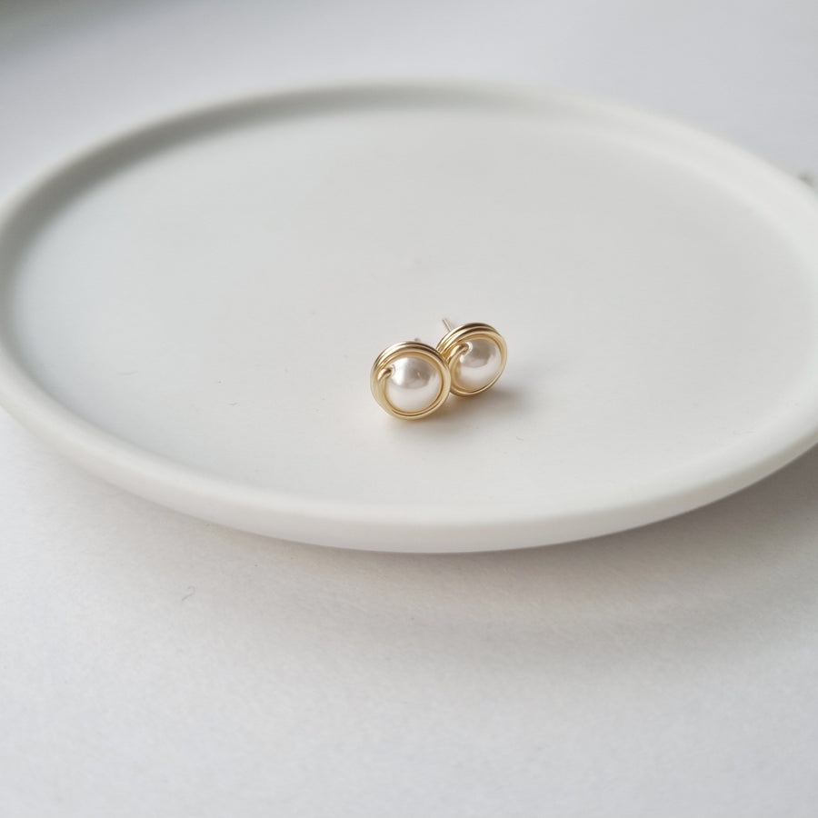 Austrian Pearl Earstuds (Medium) / 14k Gold-filled