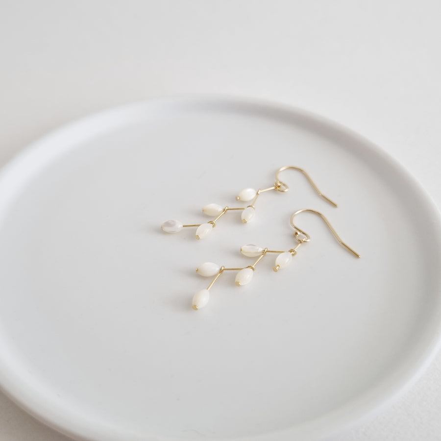 Vidonia Earrings / Mother-of-pearl