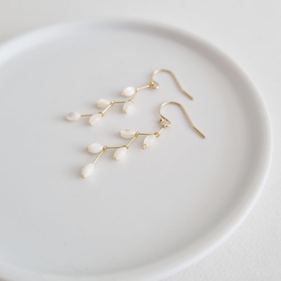 Vidonia Earrings / Mother-of-pearl