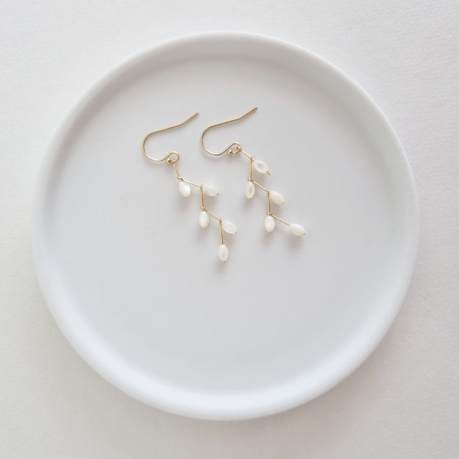 Vidonia Earrings / Mother-of-pearl