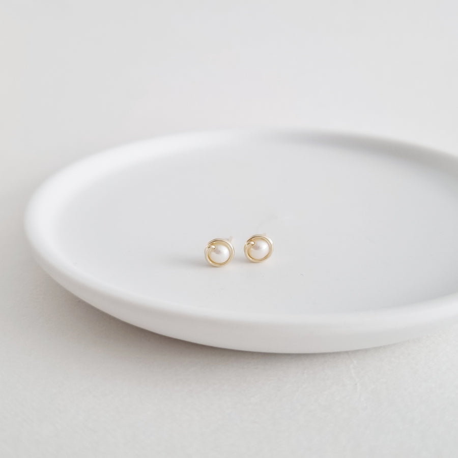 Freshwater Pearl Earstuds (Small) / 14k Gold-filled