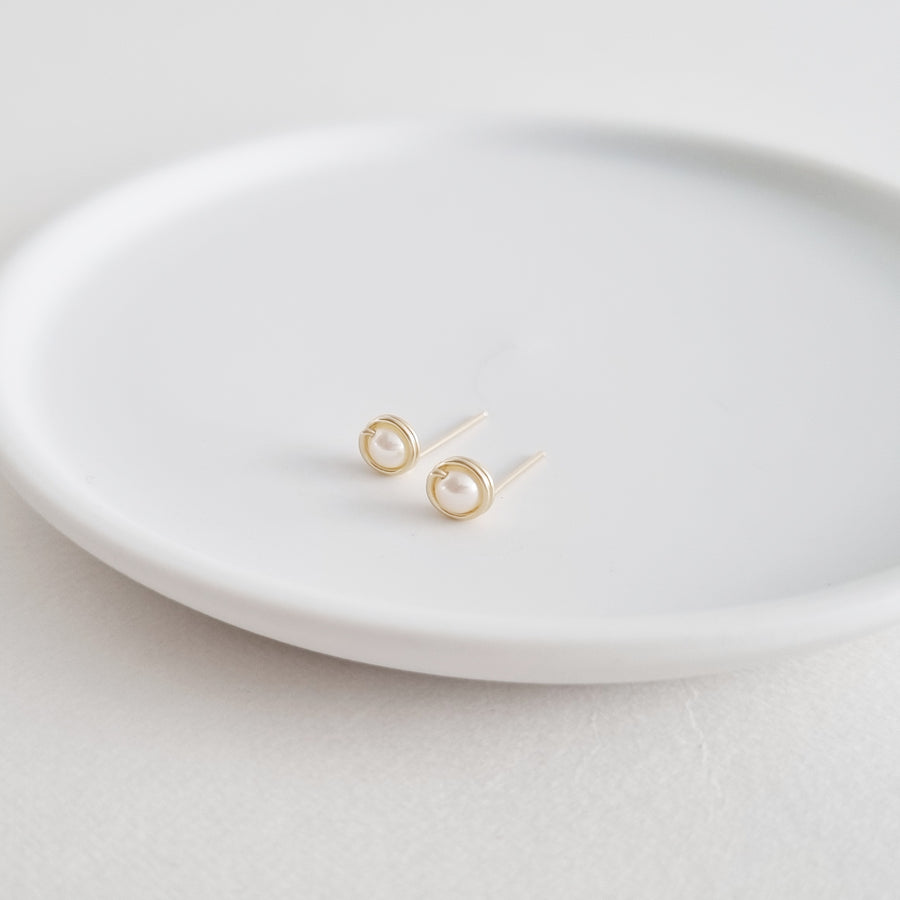 Freshwater Pearl Earstuds (Small) / 14k Gold-filled