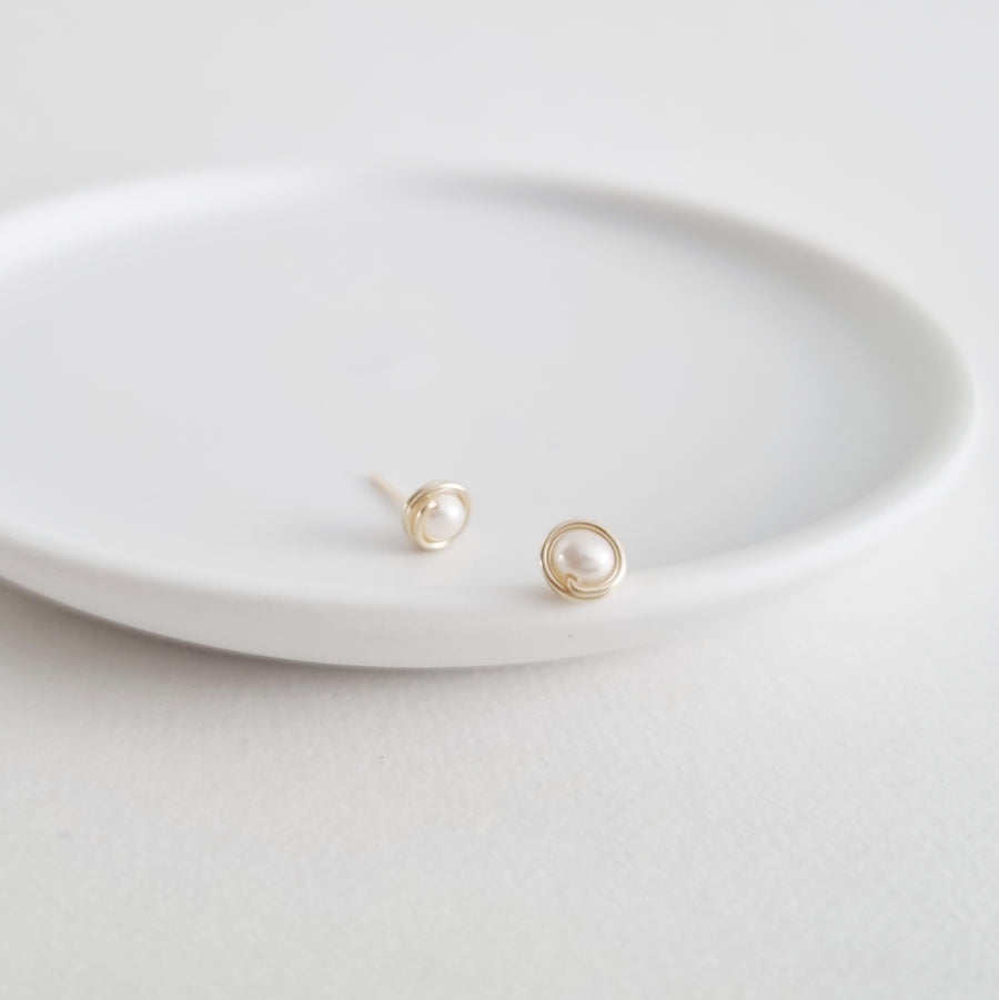 Freshwater Pearl Earstuds (Small) / 14k Gold-filled