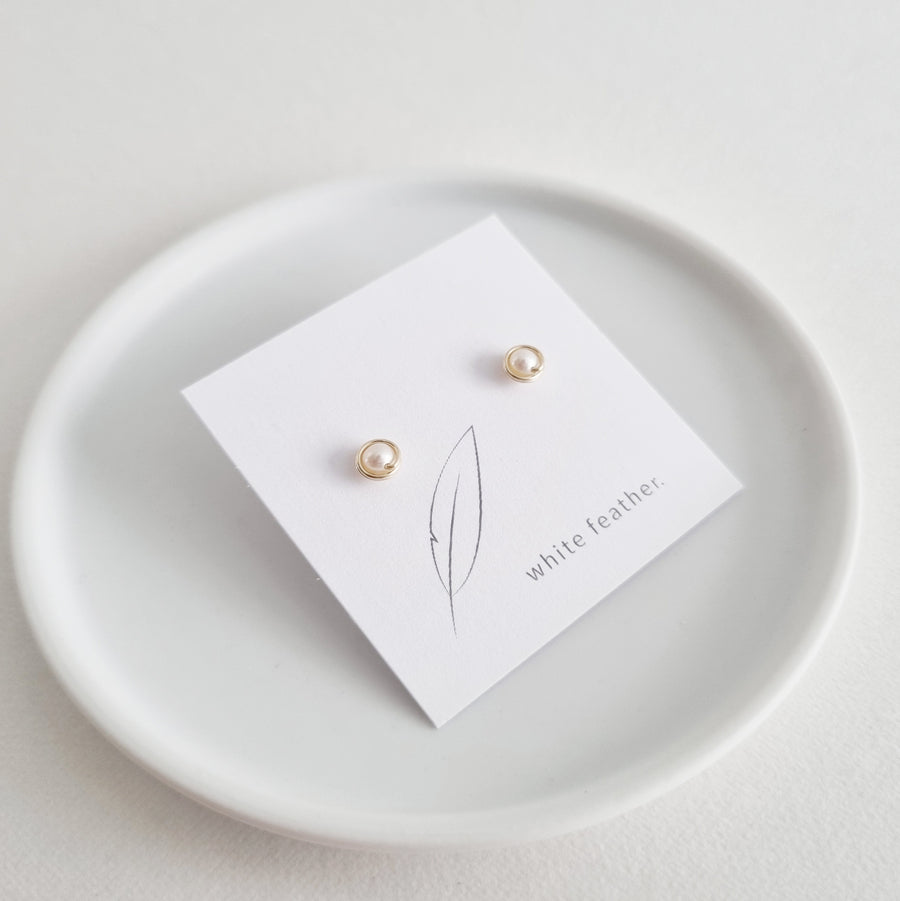 Freshwater Pearl Earstuds (Small) / 14k Gold-filled