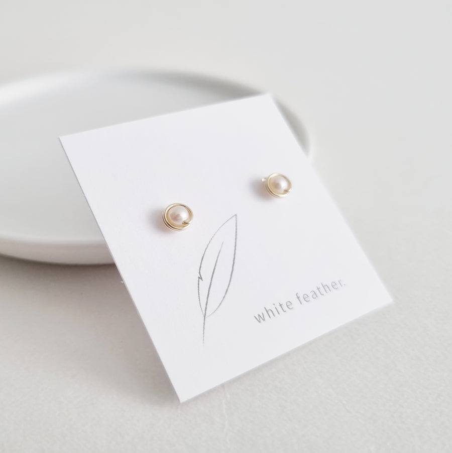 Freshwater Pearl Earstuds (Small) / 14k Gold-filled