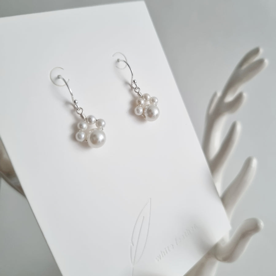 Pawprint Earrings / White Pearl
