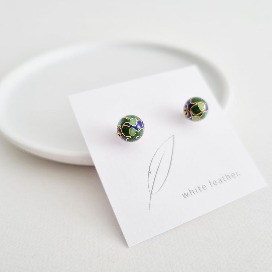 Cloisonné Earstuds 8mm (Basic) / Dark Blue