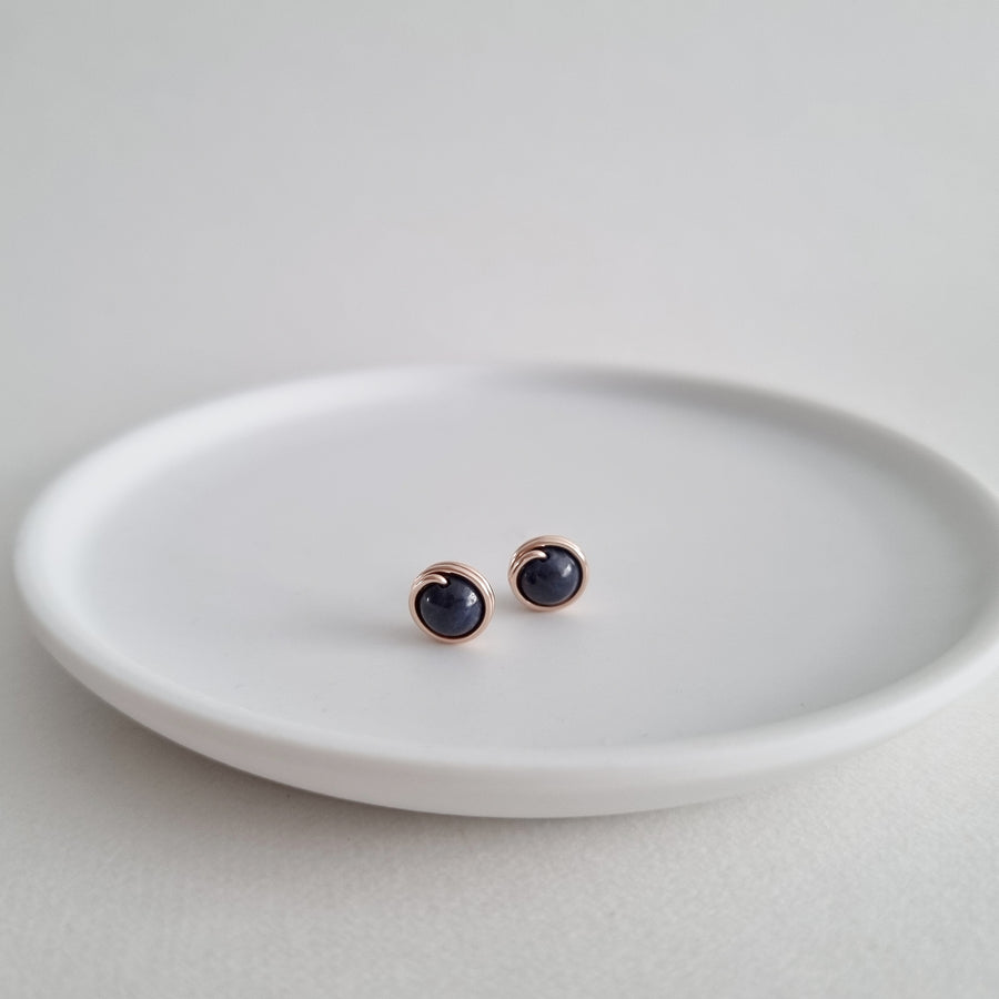 Blue Sapphire Earstuds (Medium) / 14k Gold-filled