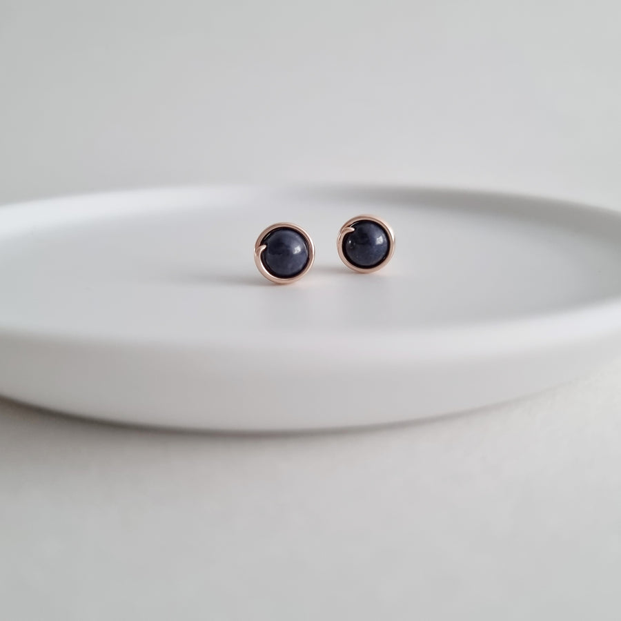 Blue Sapphire Earstuds (Medium) / 14k Gold-filled