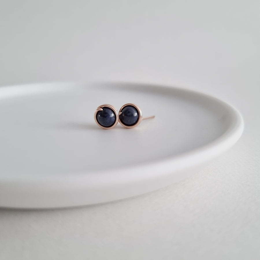 Blue Sapphire Earstuds (Medium) / 14k Gold-filled