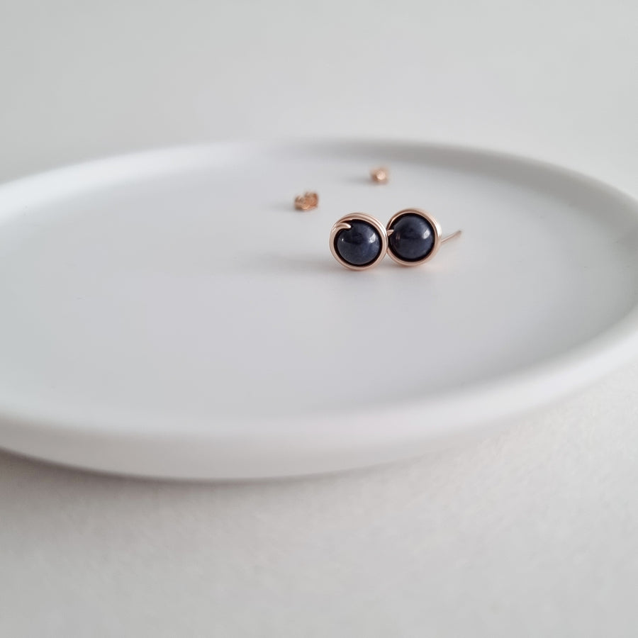 Blue Sapphire Earstuds (Medium) / 14k Gold-filled