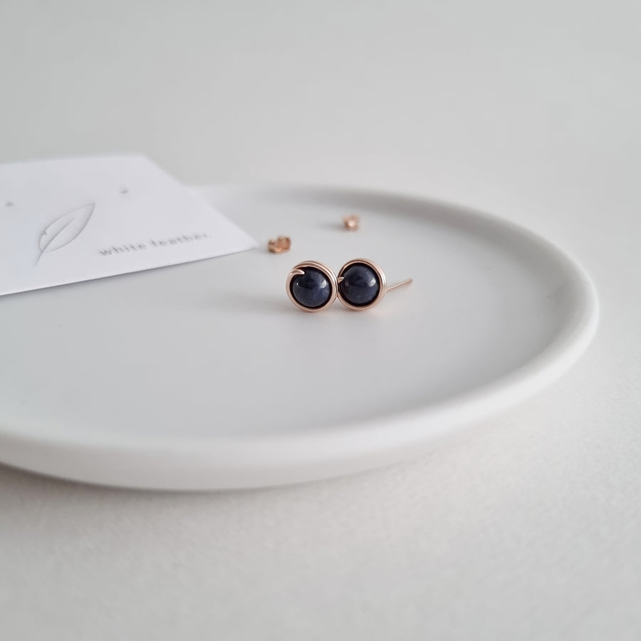 Blue Sapphire Earstuds (Medium) / 14k Gold-filled