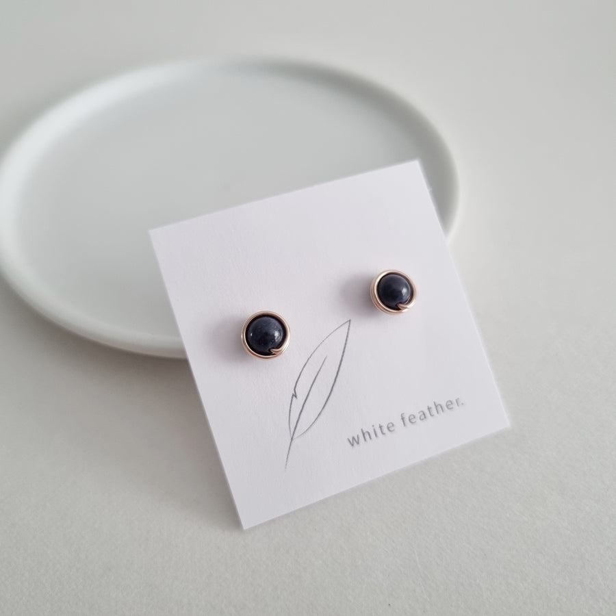 Blue Sapphire Earstuds (Medium) / 14k Gold-filled