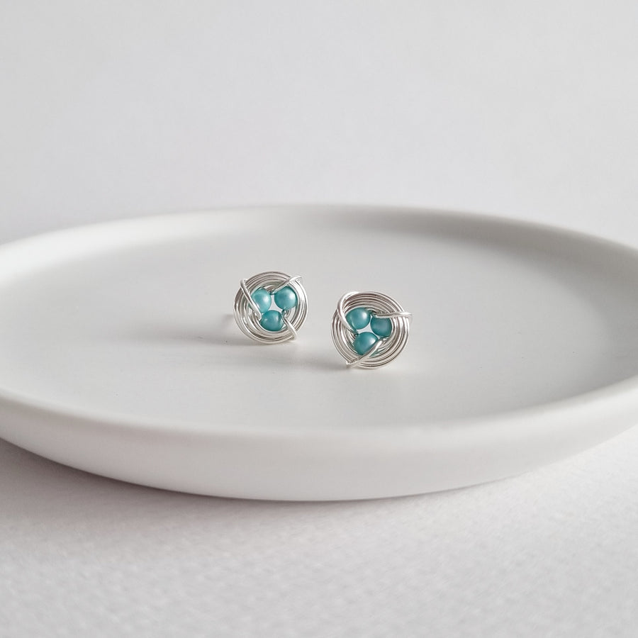 Robin's Nest Earstuds / Blue Pearls