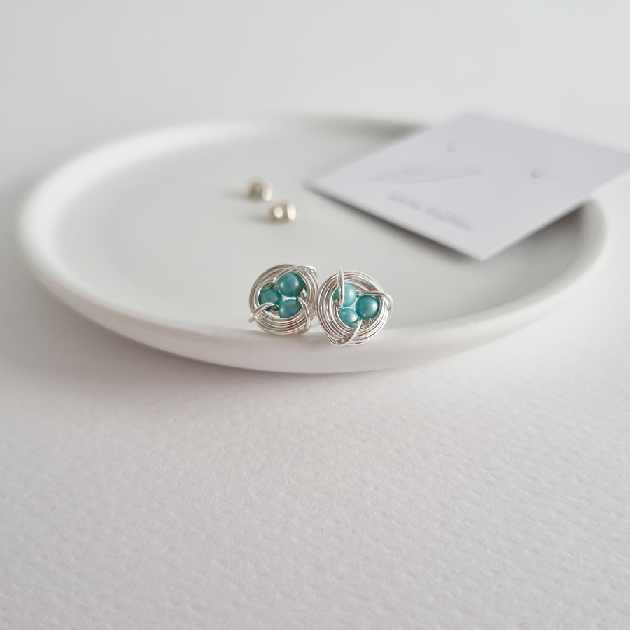 Robin's Nest Earstuds / Blue Pearls