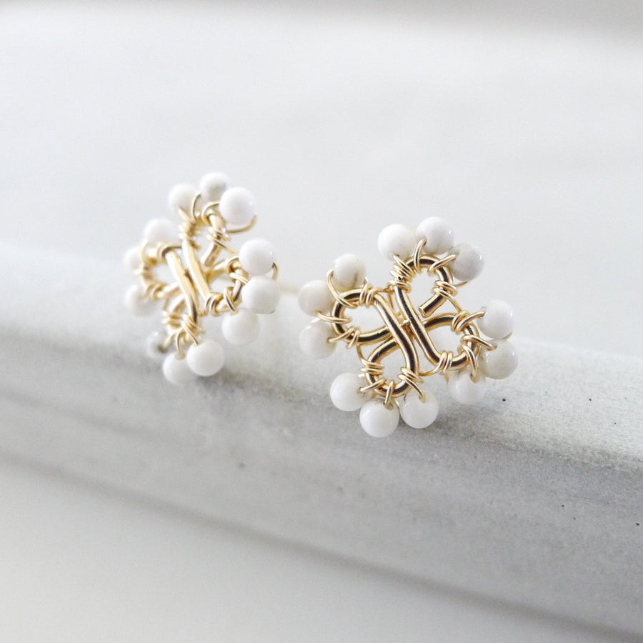 Clover Earstuds / White Howlite