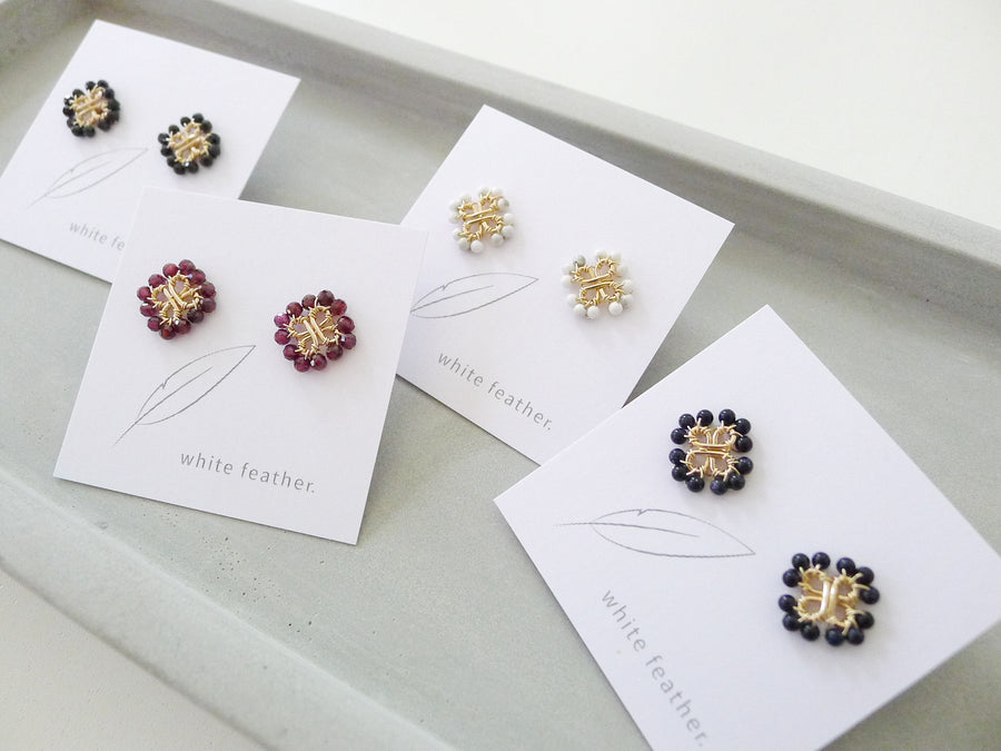 Clover Earstuds / Red Garnet