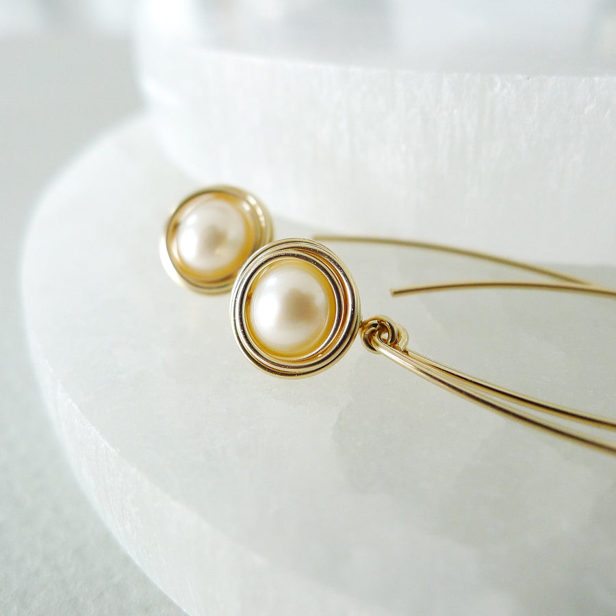 Scarlett Earrings / Freshwater Pearl