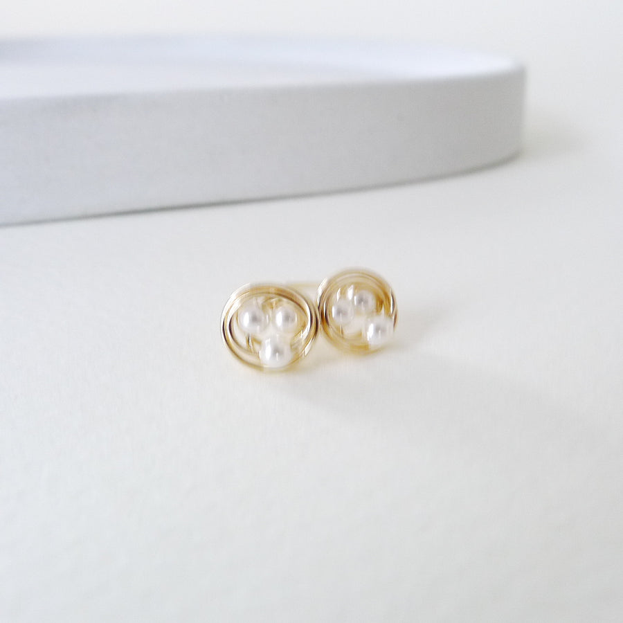 Estelle Earstuds / White Shell Pearl