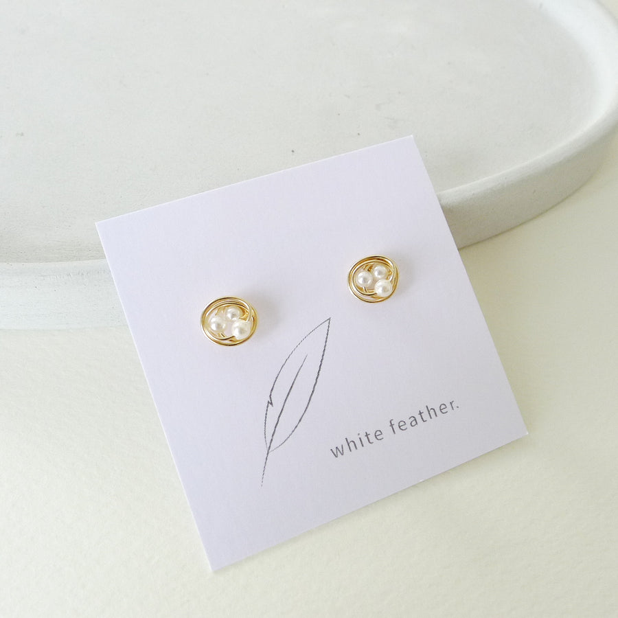 Estelle Earstuds / White Shell Pearl