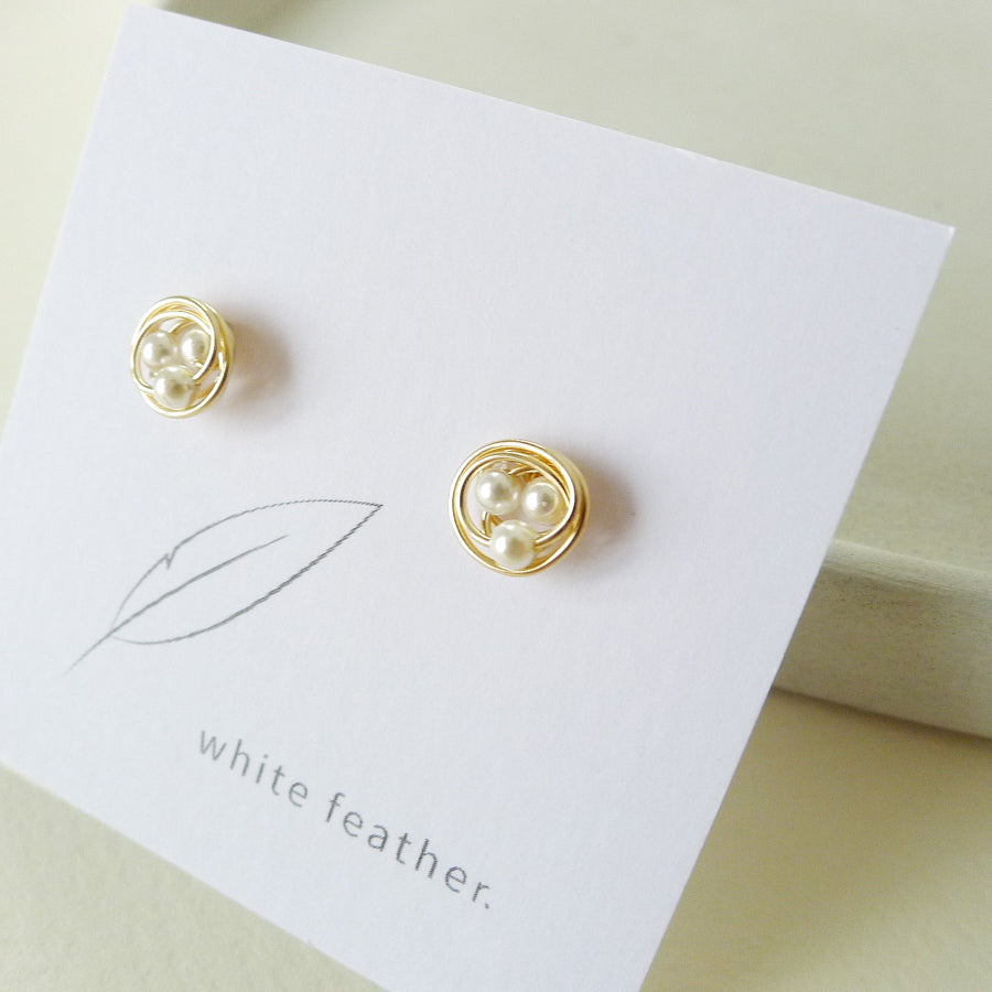 Estelle Earstuds / White Shell Pearl